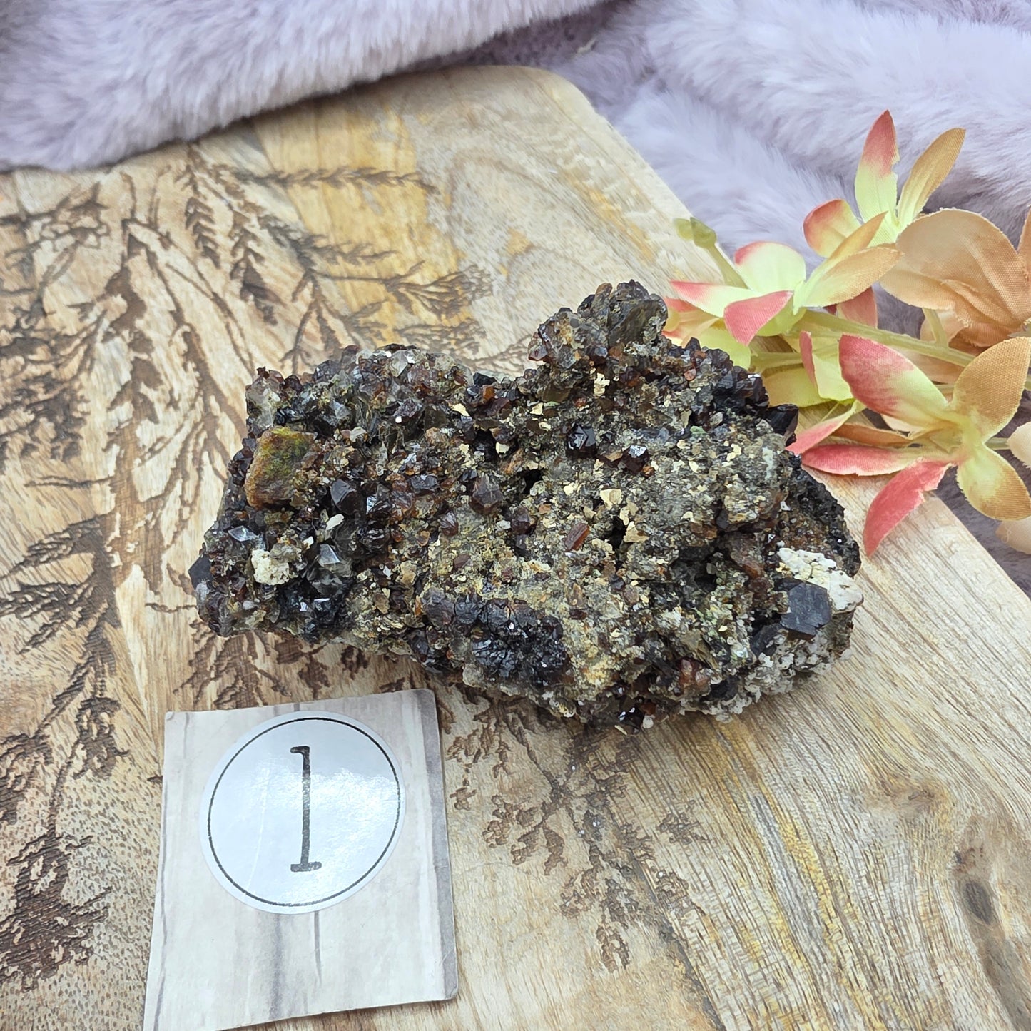 Sideriitti/granaatti/epidootti clusteri -iso-