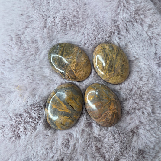 Pieni jaspis kämmenkivi