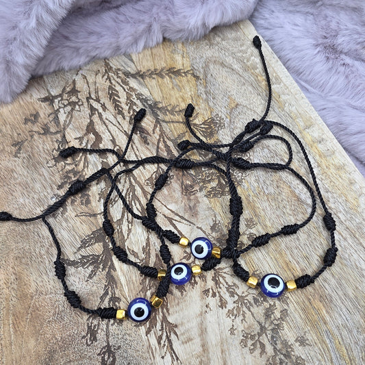 Suojelevasilmä rannekoru