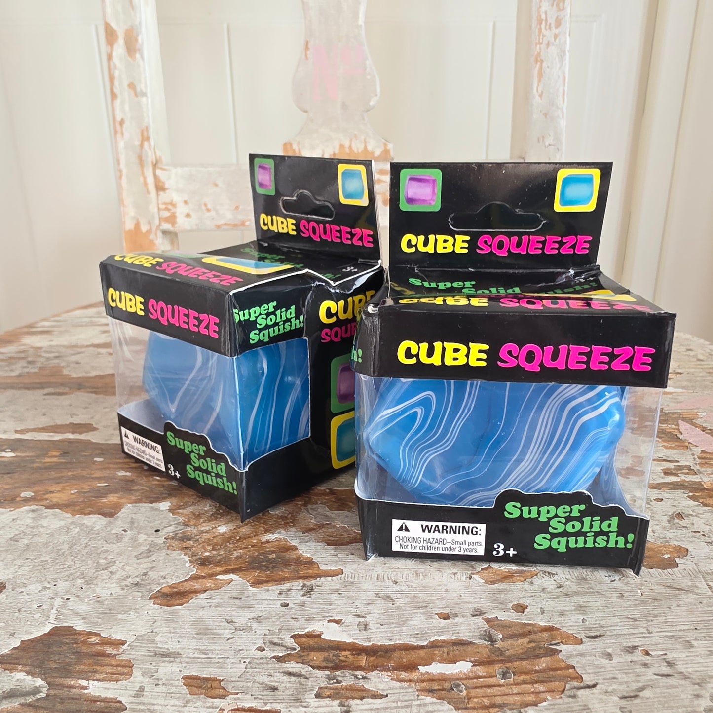 Cube squeeze -batic-