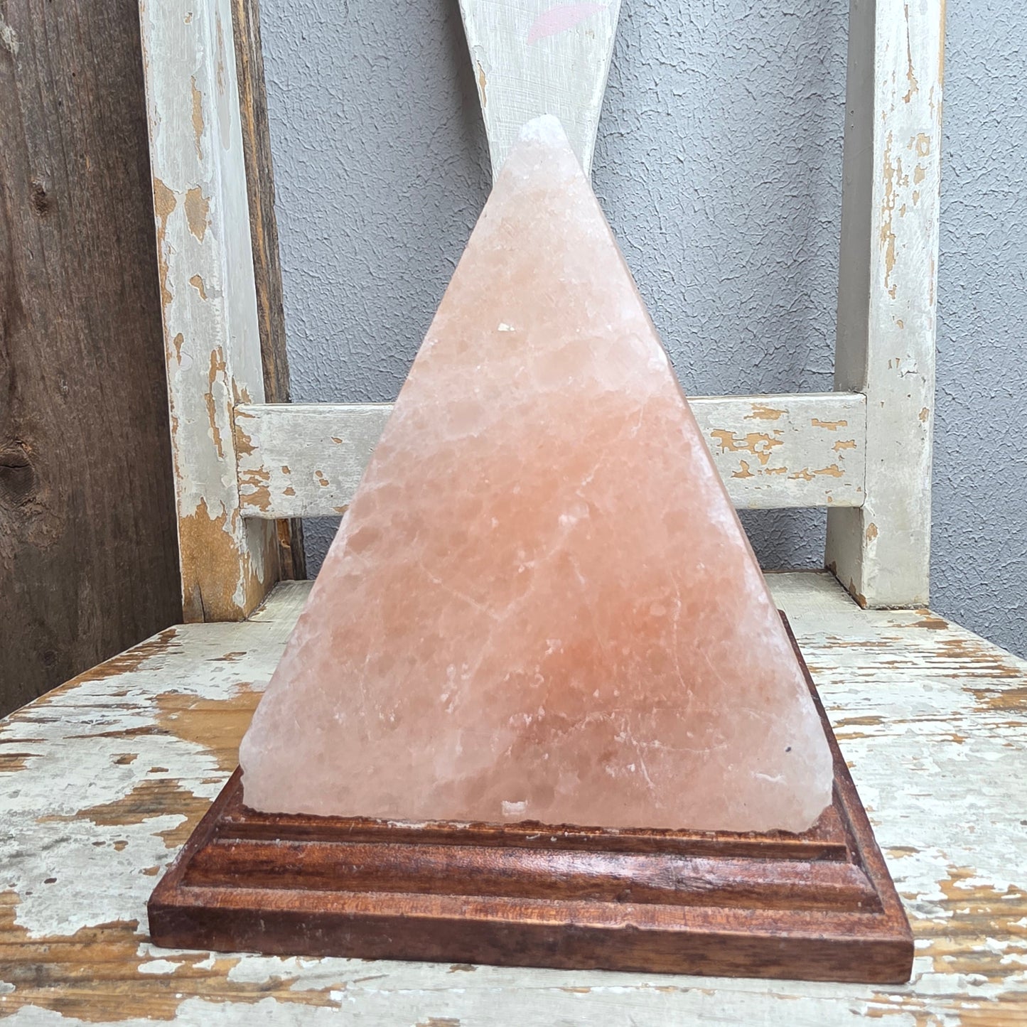 Suolakivilamppu -pyramidi- (ei sis. valosettiä) 2lk.