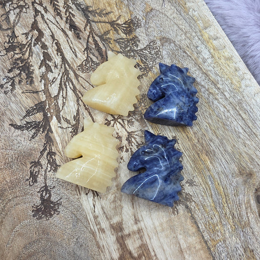 Pieni yksisarvinen -valitse väri-