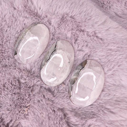 Pinkki fingerprint-kalsiitti kämmenkivi