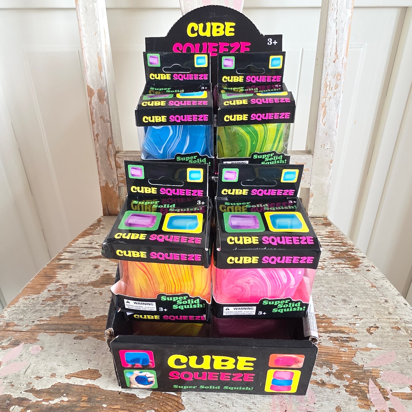 Cube squeeze -batic-
