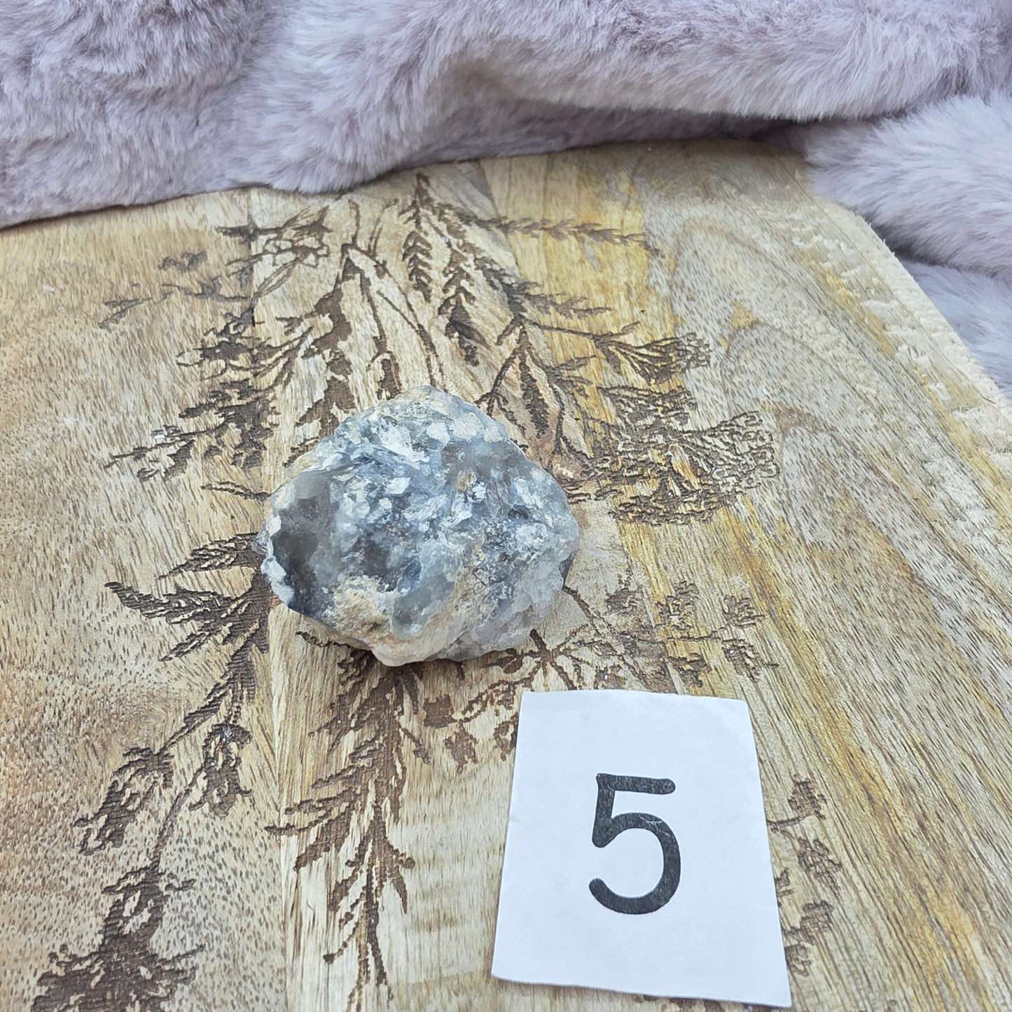 Indigoliitti kvartsi clusteri