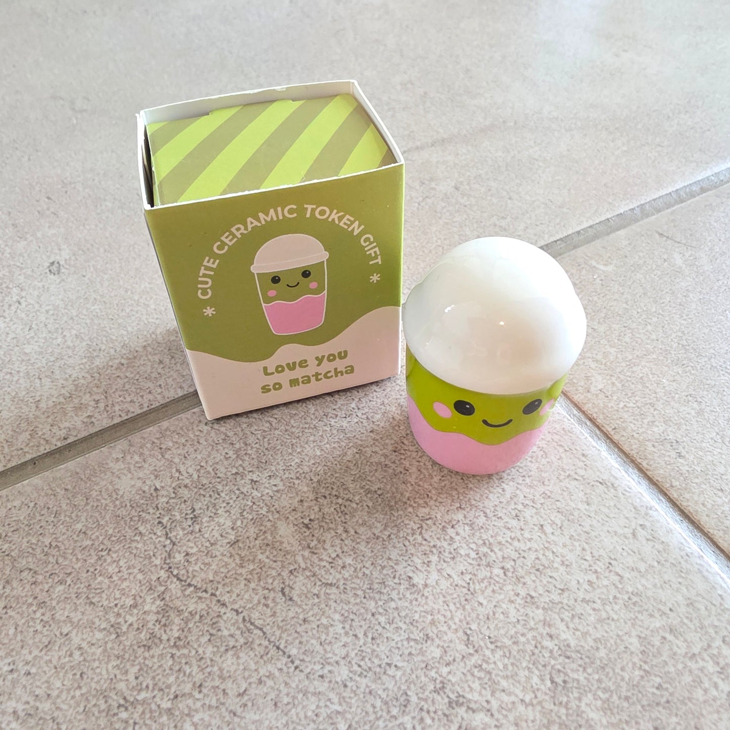 "Kawaii kafe" posliiniesine
