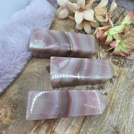 Rad bandet-kalsiitti torni