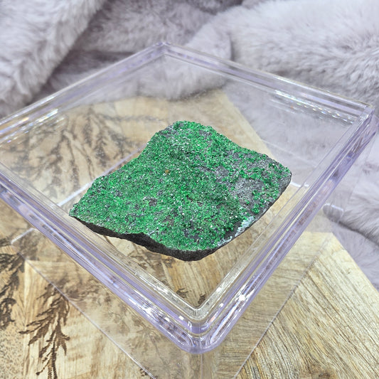 Uvaroviitti specimen