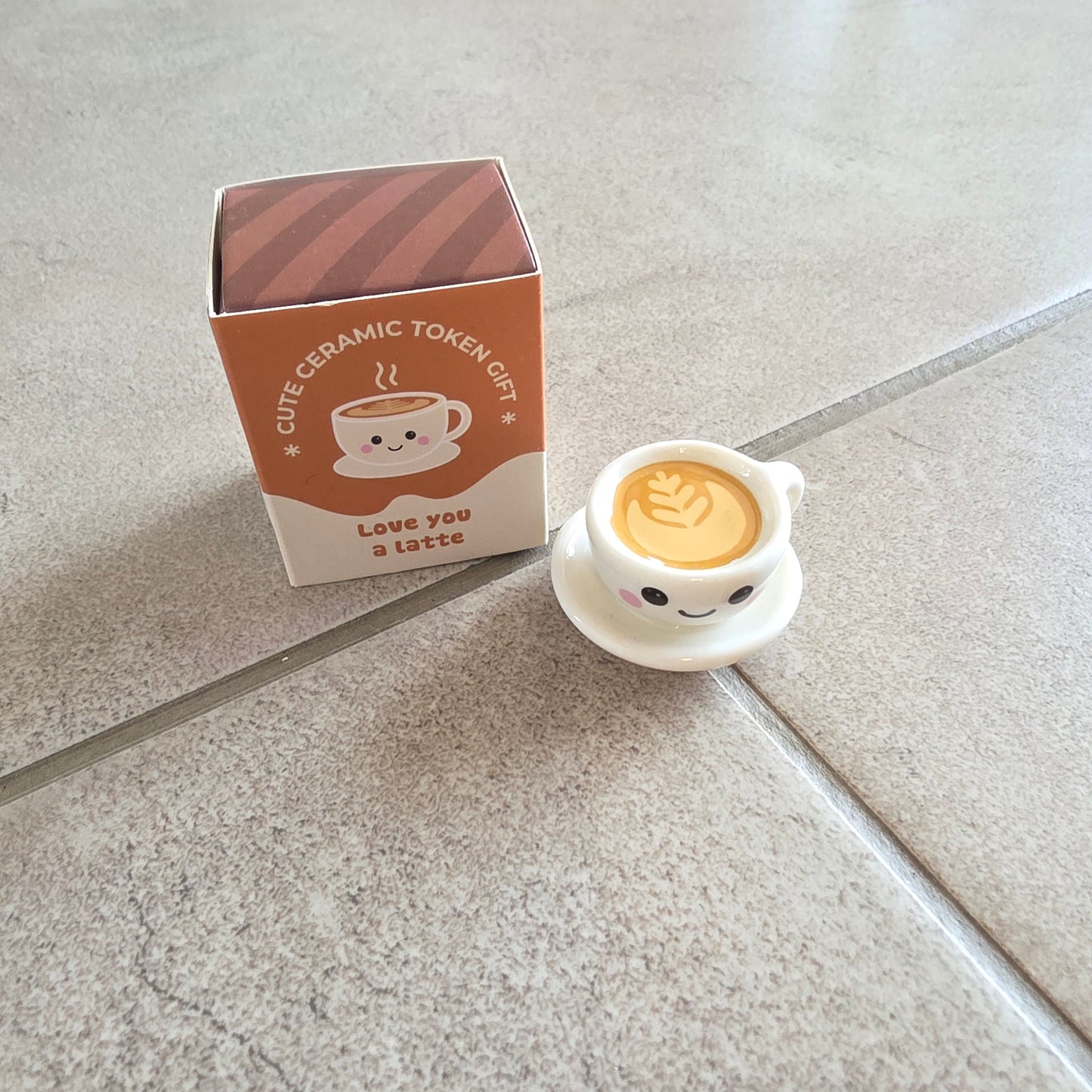 "Kawaii kafe" posliiniesine