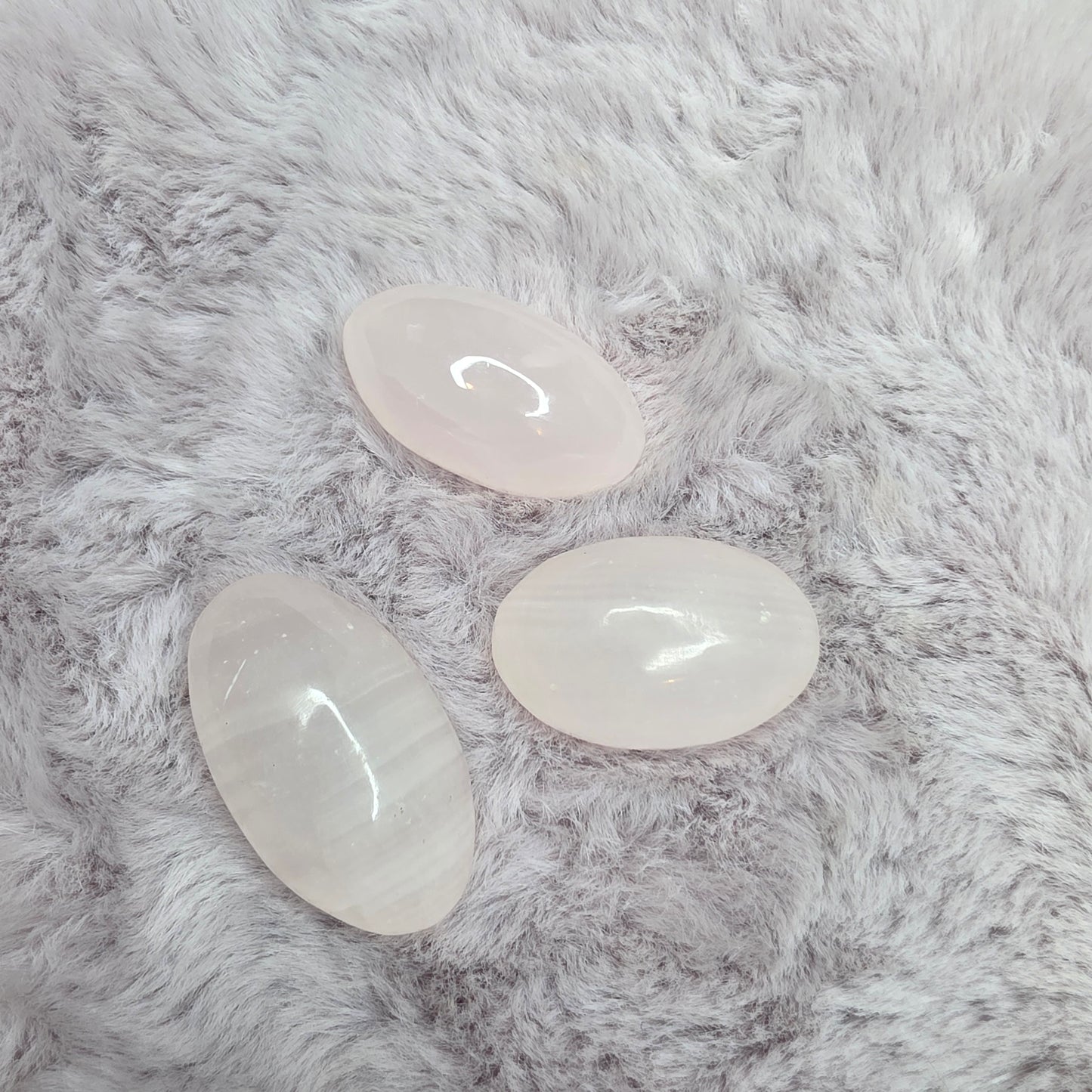 Pieni shiva -manganokalsiitti-