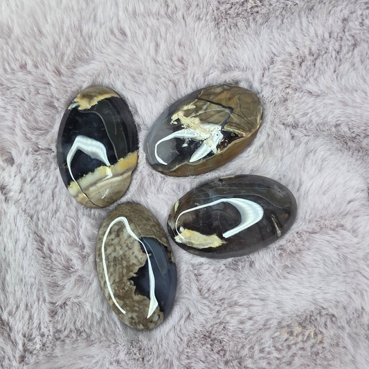 Volcano-akaatti kämmenkivi (uv)