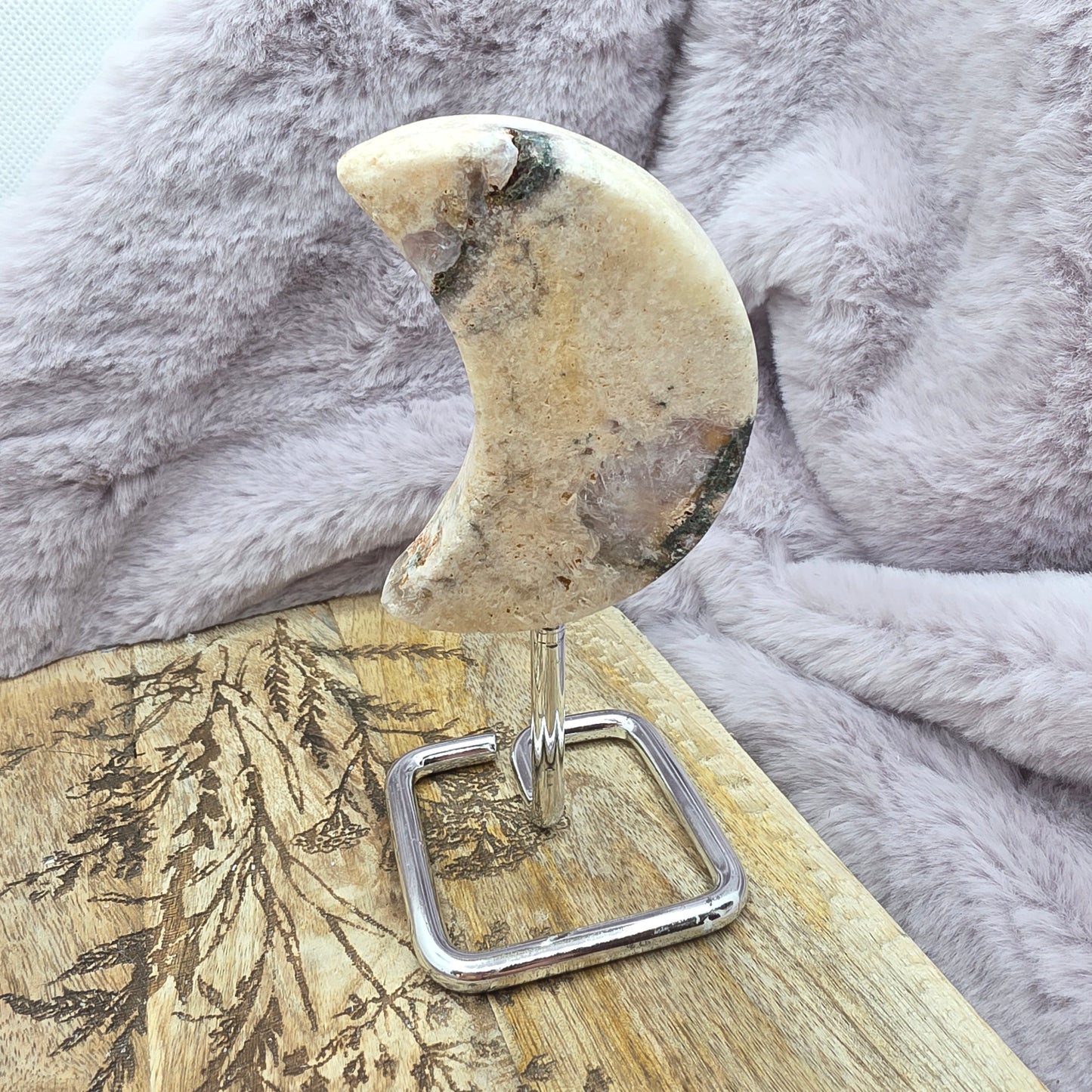 Pinkki ametisti/akaatti kuu telineessä nro.2