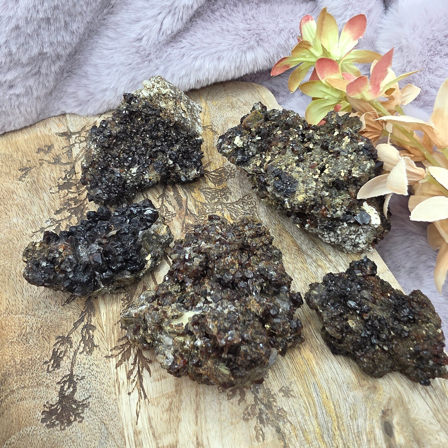 Sideriitti/granaatti/epidootti clusteri -iso-