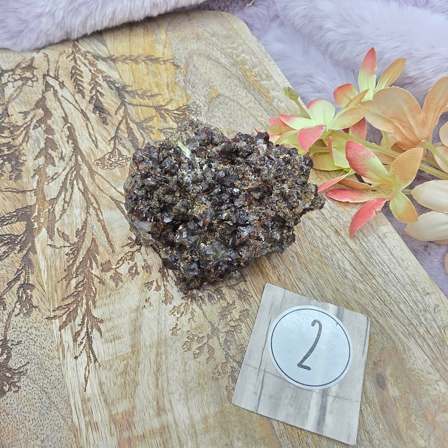 Sideriitti/granaatti/epidootti clusteri -iso-