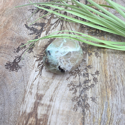 Garnieriitti/persikkakuukivi rumpuhiottu XL