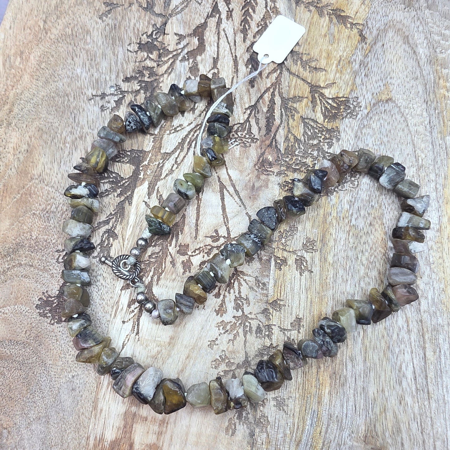 Turmaliini kivisirukaulakoru