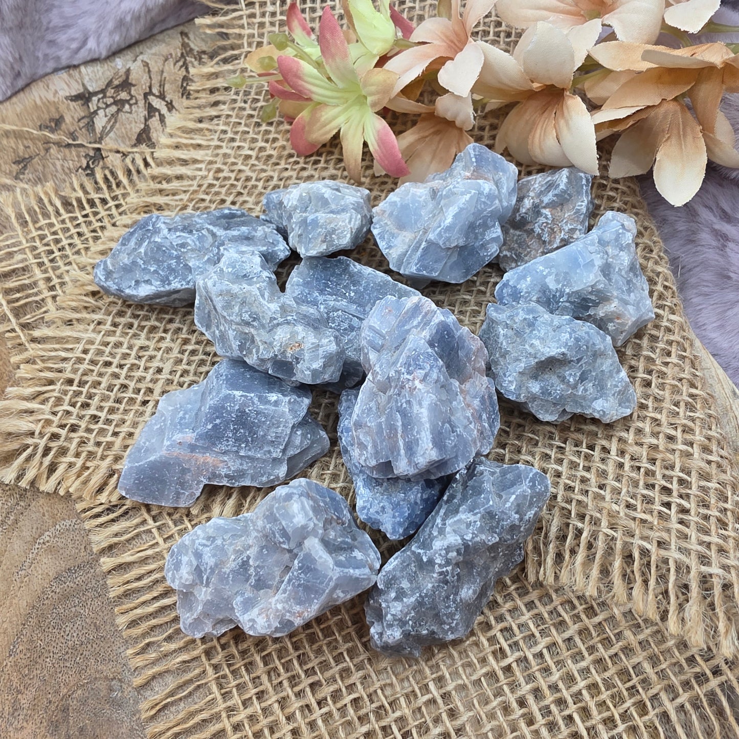 Sininen kalsiitti raakapala