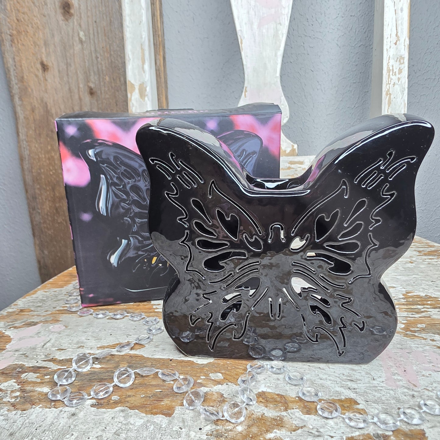 Tuoksulyhty -perhonen-