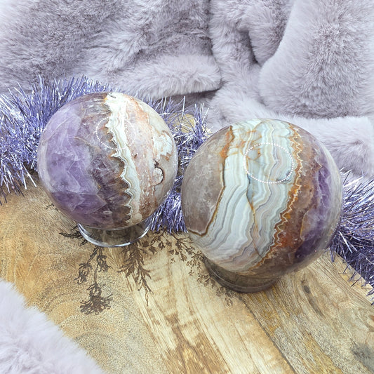 Ametisti/akaatti pallo