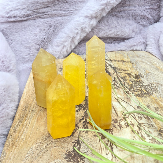 Keltainen fluoriitti torni