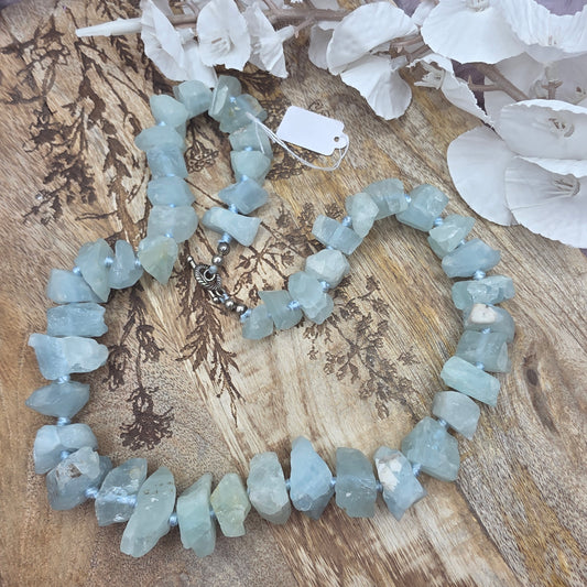 Akvamariini kaulakoru "chunky chips"