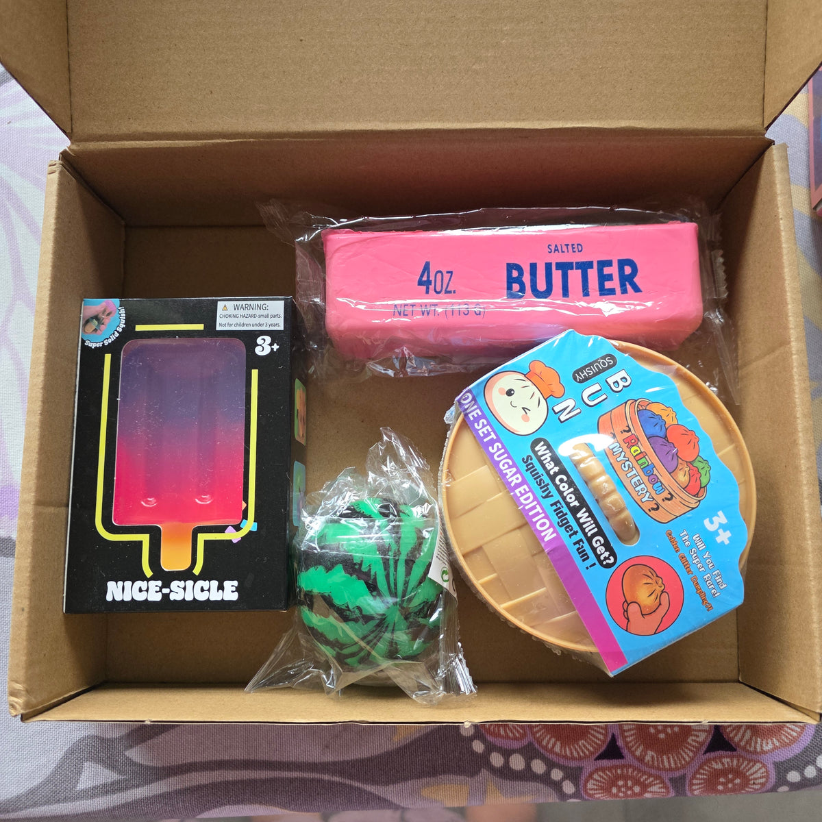 Squishy Mystery Box sisältää 4-5tuotetta