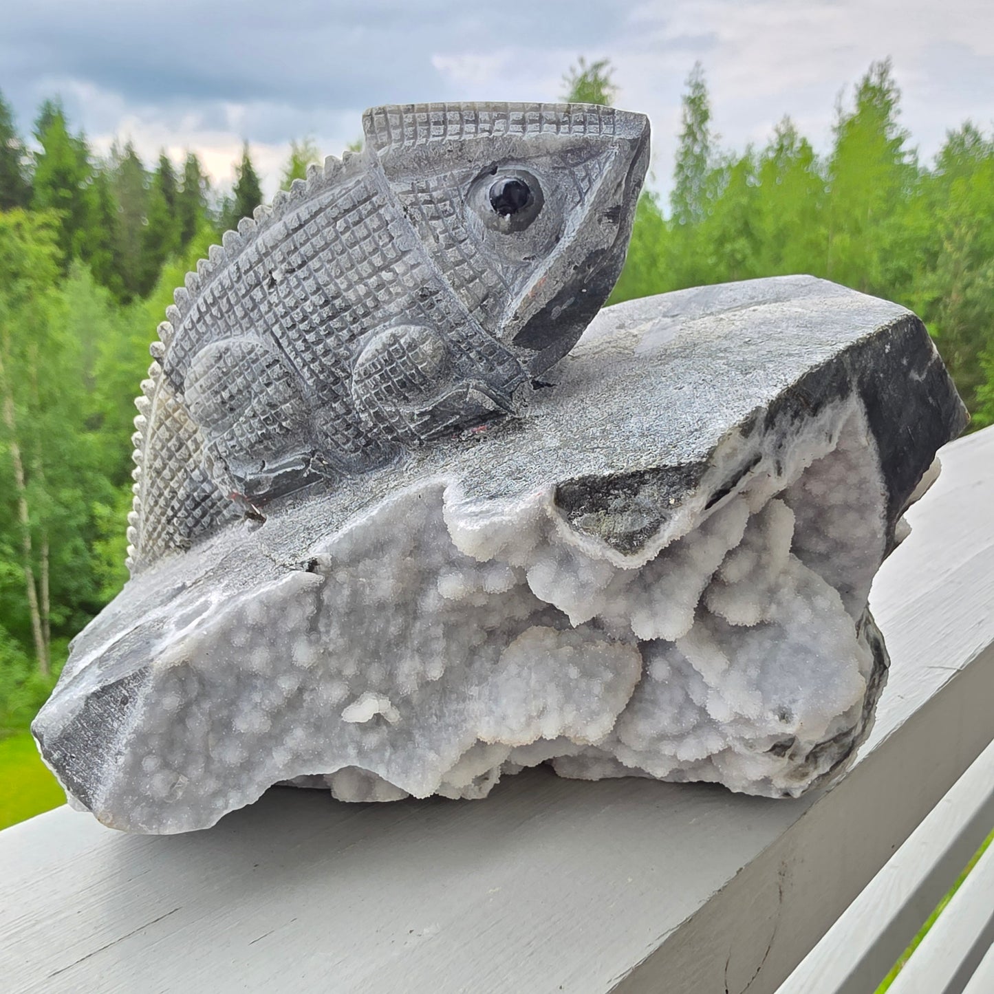 Zeoliitti lisko vihreällä stilbiitti yksityiskohdalla