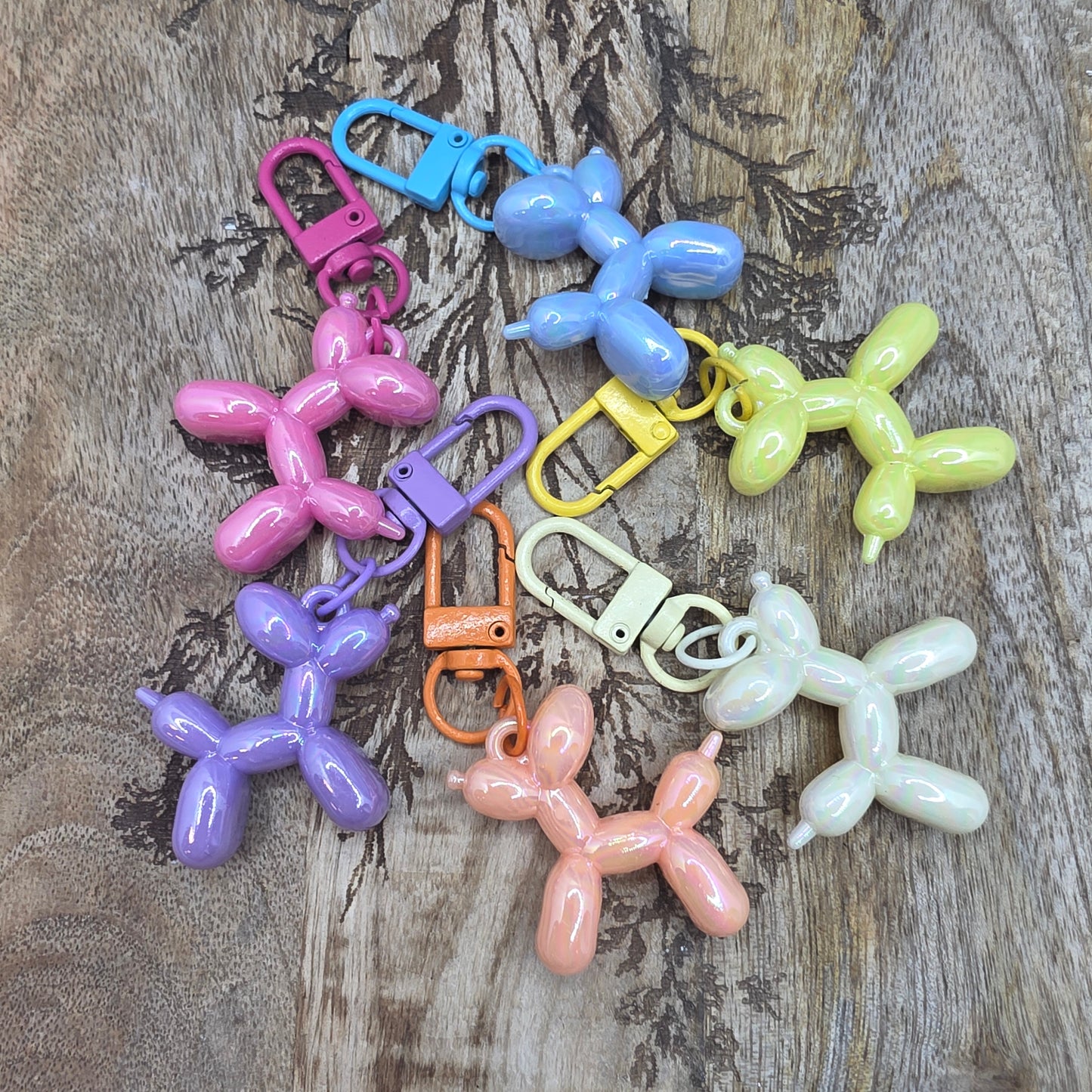 Avaimenperä -ilmapallokoira-