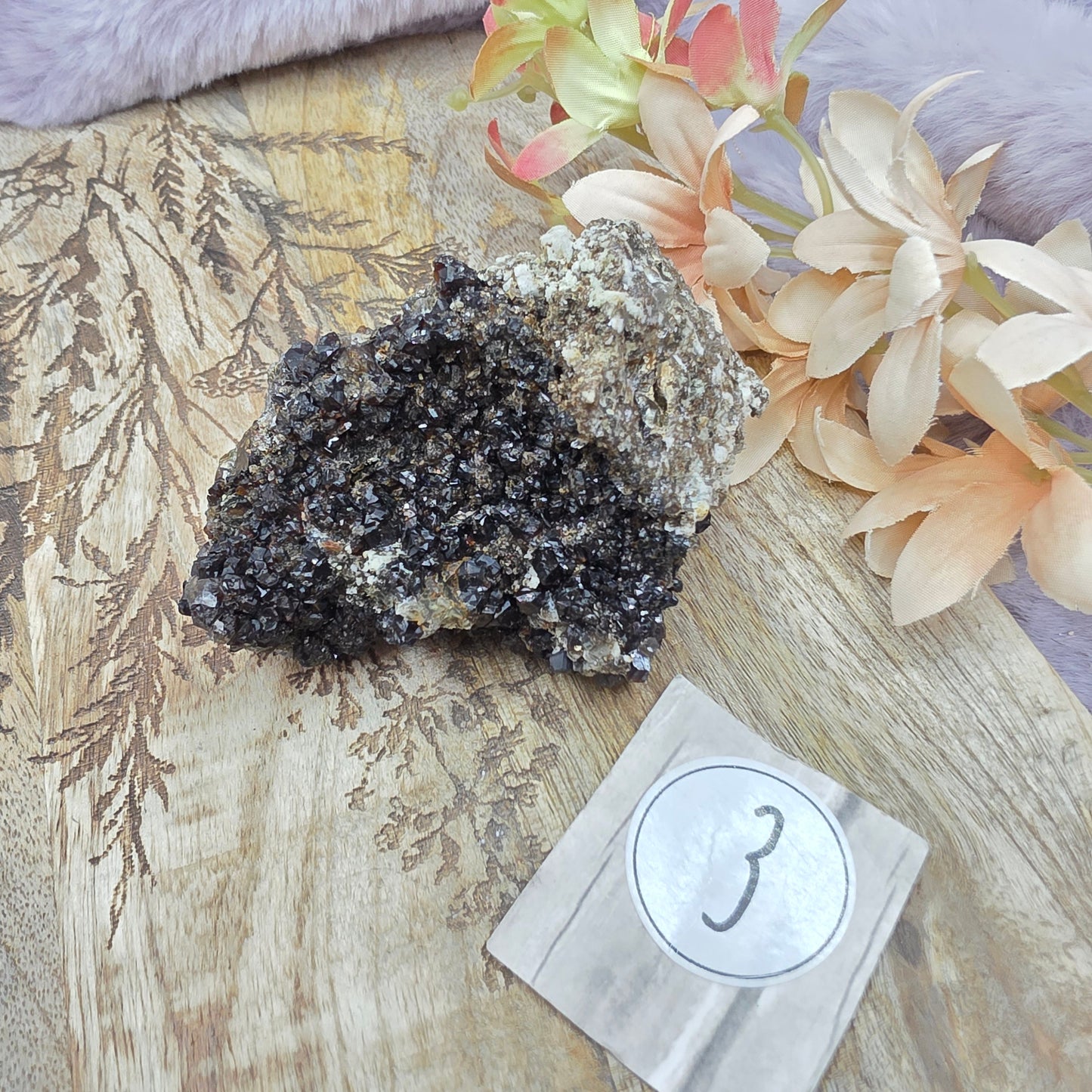 Sideriitti/granaatti/epidootti clusteri -iso-