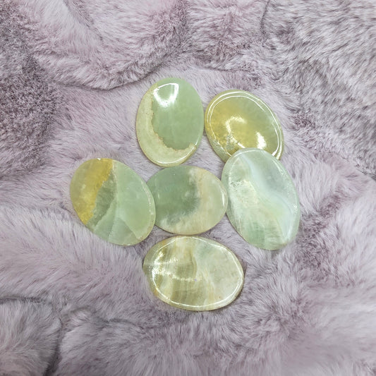 Huolikivi -vihreä kalsiitti-