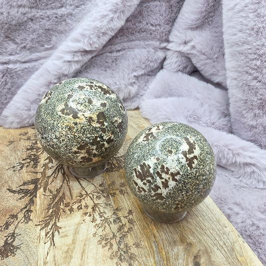 Hiekkadebdriitti-jaspis pallo